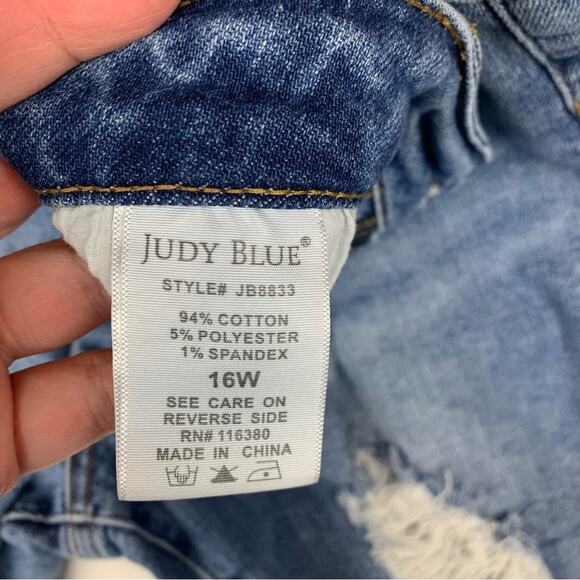 Judy Blue women's size 16 W relaxed fit distressed denim jeans - Picture 11 of 13